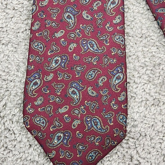 Christian Dior Tie Mens Red Paisley 100% Silk Italian Fabric USA Made 3.5 - Picture 2 of 9